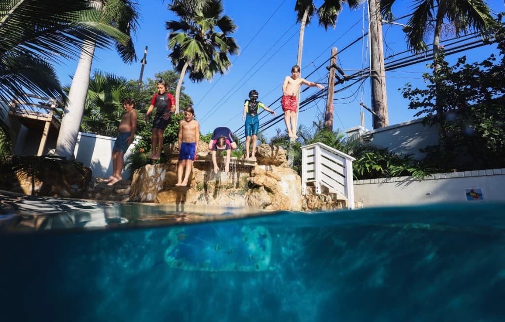Kids jumping into the pool at Pūpūkea